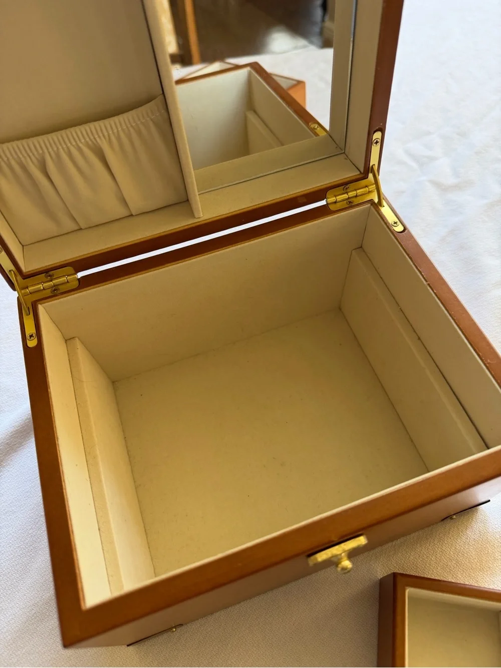 VTG Brown Wood & Brass Jewelry Organizer Box with Mirror and Cream Interior
